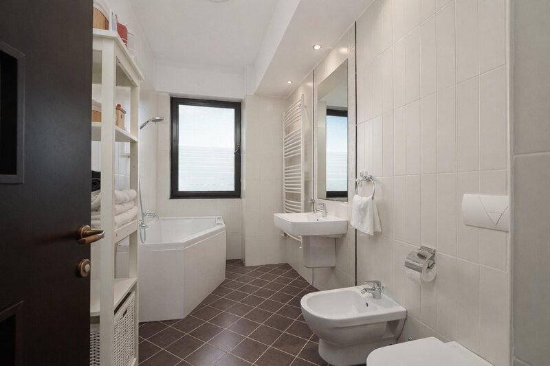 Pipera, Erou Iancu Nicolae, apartament 4 camere, 175 mp, 2 parcari.