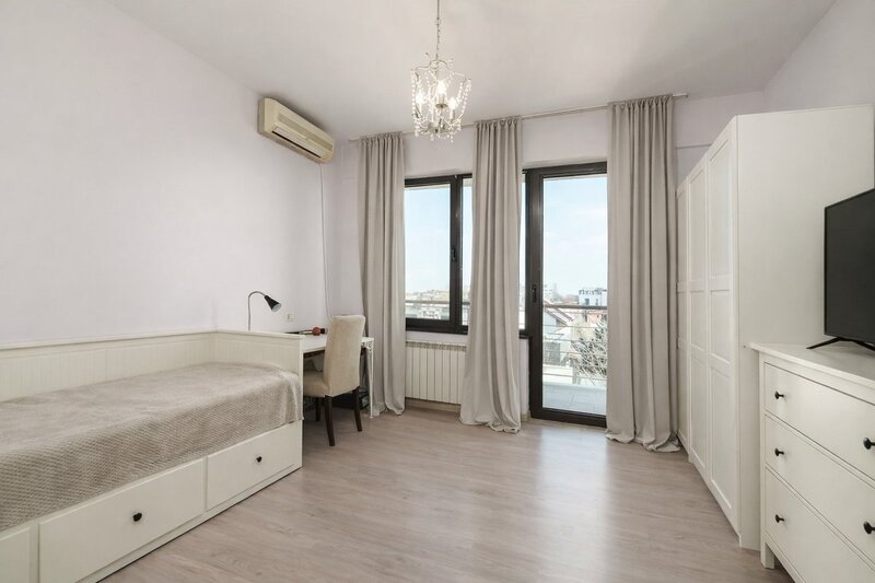 Pipera, Erou Iancu Nicolae, apartament 4 camere, 175 mp, 2 parcari.